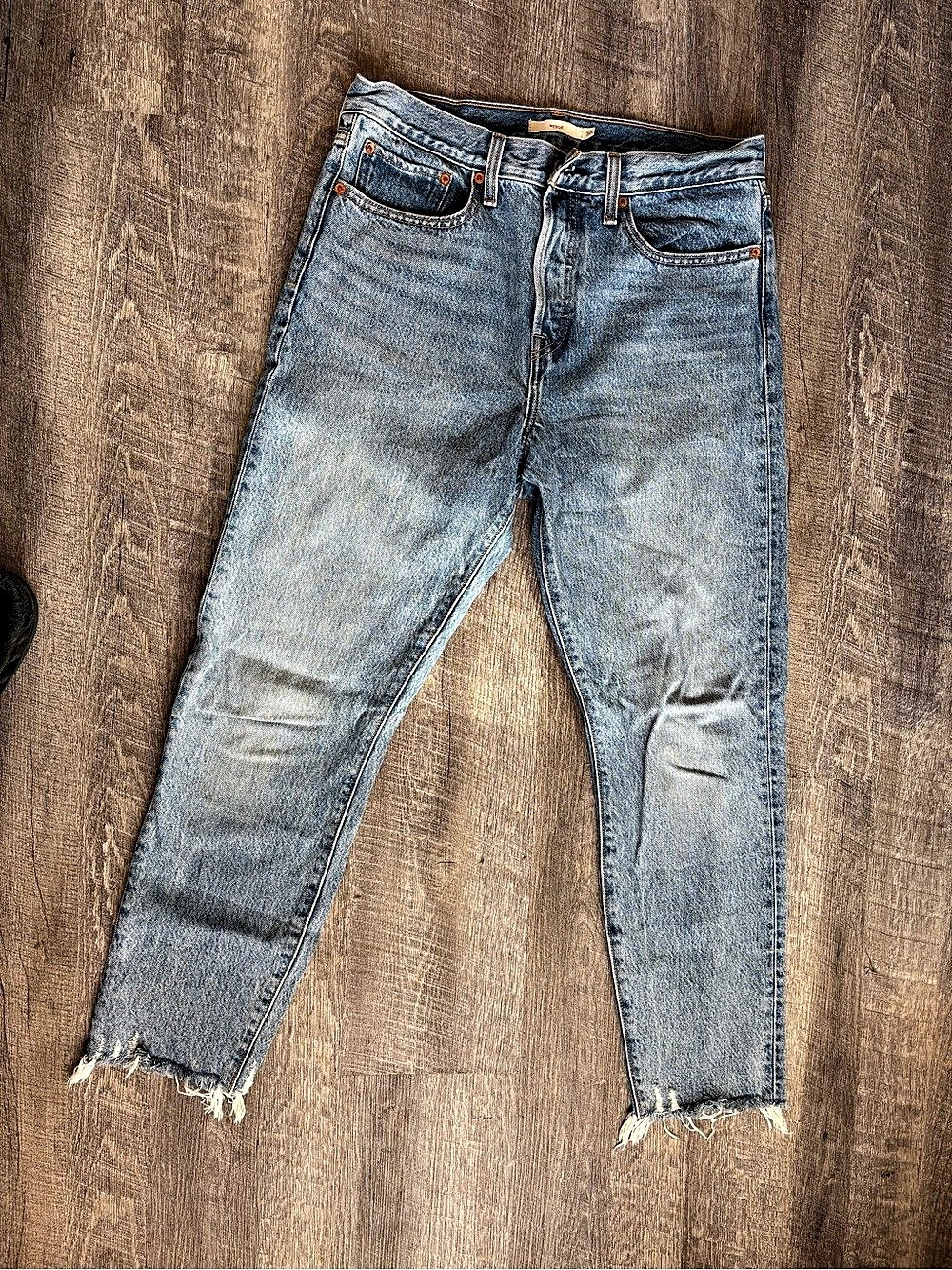 Levi’s Wedgie Cropped Frayed Hem Jeans Waist 30 Blue